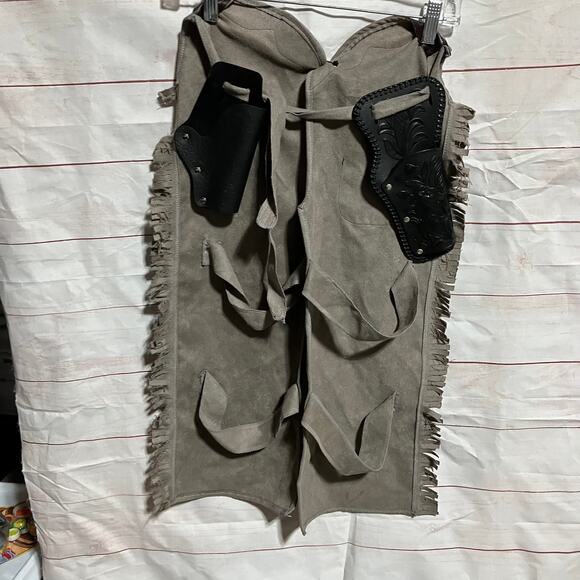 Child’s Gray Cowboy Costume with Vest, Chaps, and Holsters Size Med 7 - 10 Years - Picture 6 of 13